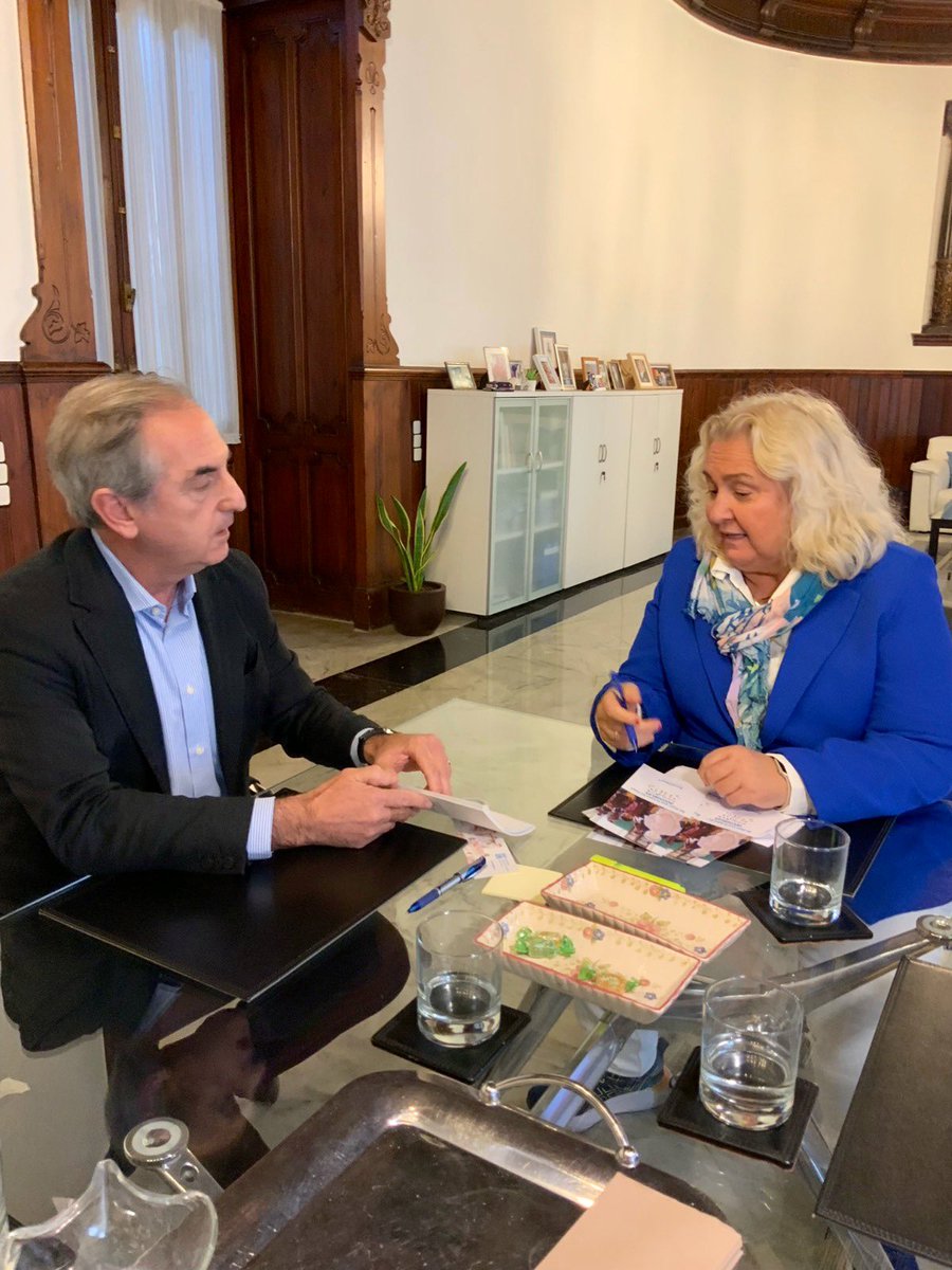 💉Con el Director General de la
Fundación <a href="/fontilles/">Fontilles</a> José Manuel Amorós, que ha instalado Mesa Informativa en <a href="/AjuntamentVLC/">Ajuntament València</a> hoy Día Mundial contra la Lepra, por la gran labor que realiza desde hace más de 120 años en ésta y otras enfermedades, así como por su implicación social.