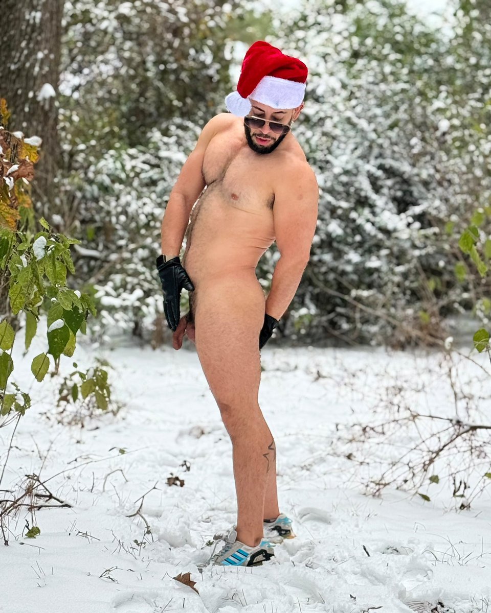 ThaCuban69's tweet photo. It’s cold outside , let’s get naked https://t.co/28NackWkkQ