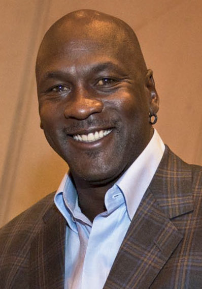 debateydebate's tweet photo. Pensando mais sobre aquele debate de basquete:

Você prefere ganhar 100 mil reais agora ou enfrentar o Michael Jordan de HOJE, valendo 1 milhão?

O jogo começando 29x0 pra você, quem chegar a 30 pontos vence. https://t.co/3Uzkk2UqLY