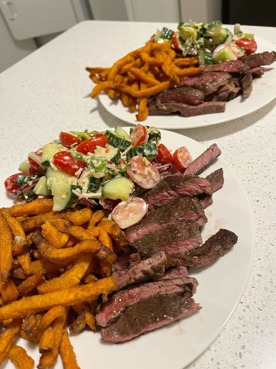 simplytherefor's tweet photo. time to dinner 24.01 😋 https://t.co/To4kpYIZ20