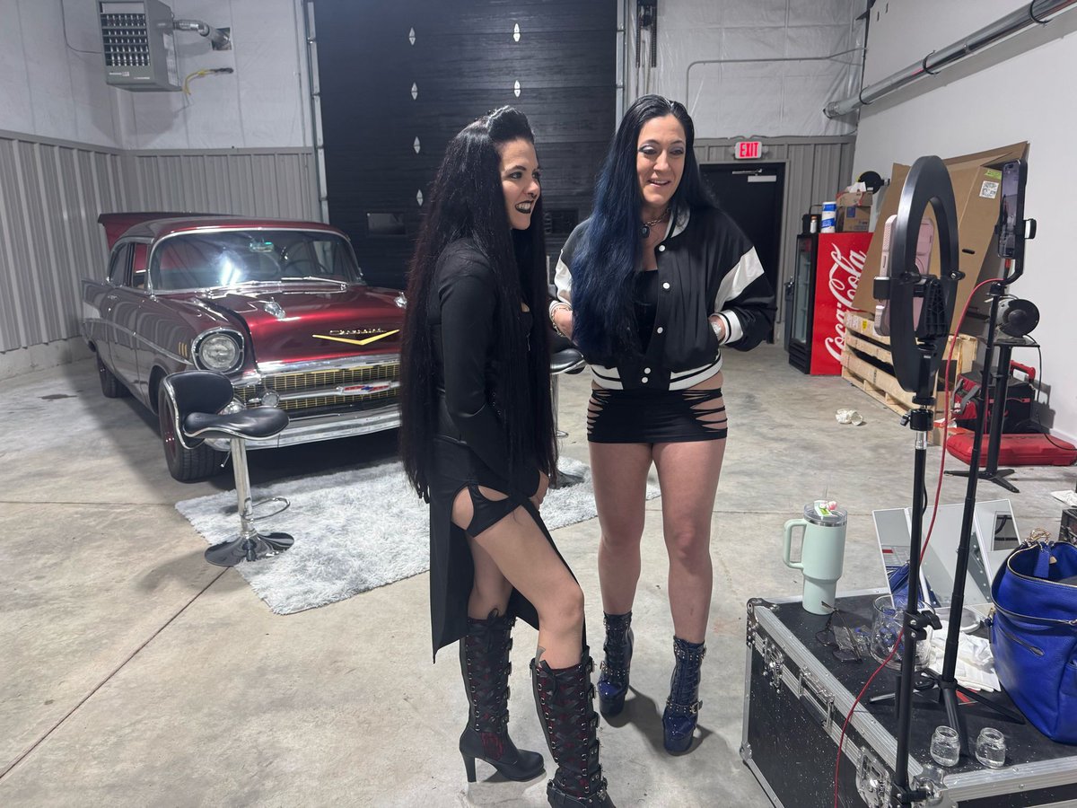 HotRodMess_'s tweet photo. The ladies got to hang with this beautiful ‘57 Bel Air. Shout out to Greg for letting us use his space! #hotrodmess #podcast #angieandcandice https://t.co/PStsIAZ3uU