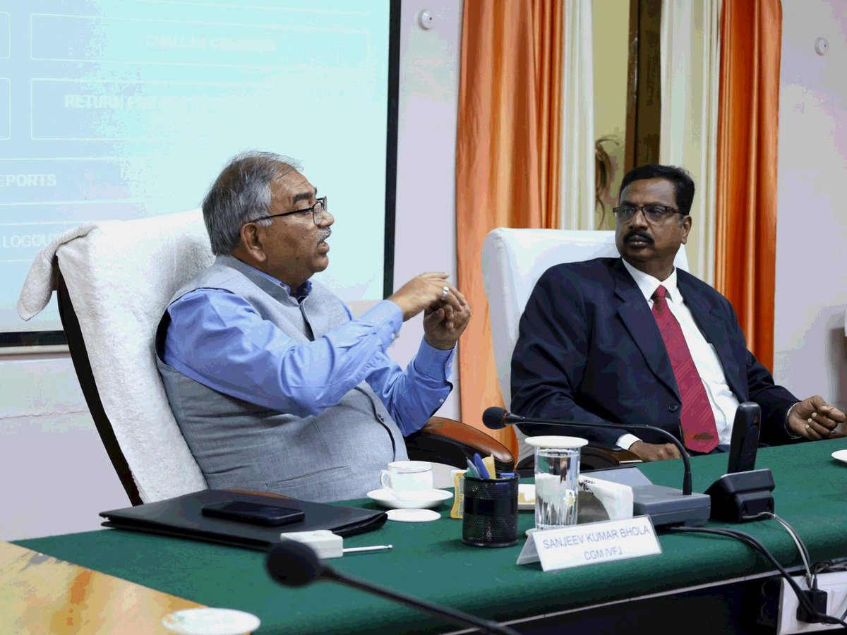 pro_vfj's tweet photo. Director General of DGQA, New Delhi Shri N. Manoharan visted AVNL VFJ on 23 Jan 2025 along with Maj Gen KJ Sarvaiya, ADG(DDTEP), DGQA, Brig Sanjay Mohanti, Controller, CQA(EW), Secunderabad. Officers of CQA(W), Jabalpur were also present. VFJ was honored to welcome the DG DGQA and the team during their visit, where CGM Shri Sanjeev Kumar Bhola and QA Team and had the opportunity to showcase the advanced capabilities of the TrackQ application for quality monitoring. This platform is a key component of our ongoing commitment to enhancing quality assurance through the integration of Industry 4.0 and QA 4.0 initiatives. VFJ also highlighted various projects that are driving innovation and operational excellence in line with the evolving demands of modern manufacturing and quality management. VFJ look forward to continuing its journey of digital transformation and quality leadership. #AVNL @AVANI_PR #CMD @sanjaydwivedi28 #DGQA #VFJ #CGM @sanjeevbhola50 #Industry4 #QA4 @DefenceMinIndia @DefProdnIndia @SpokespersonMoD
