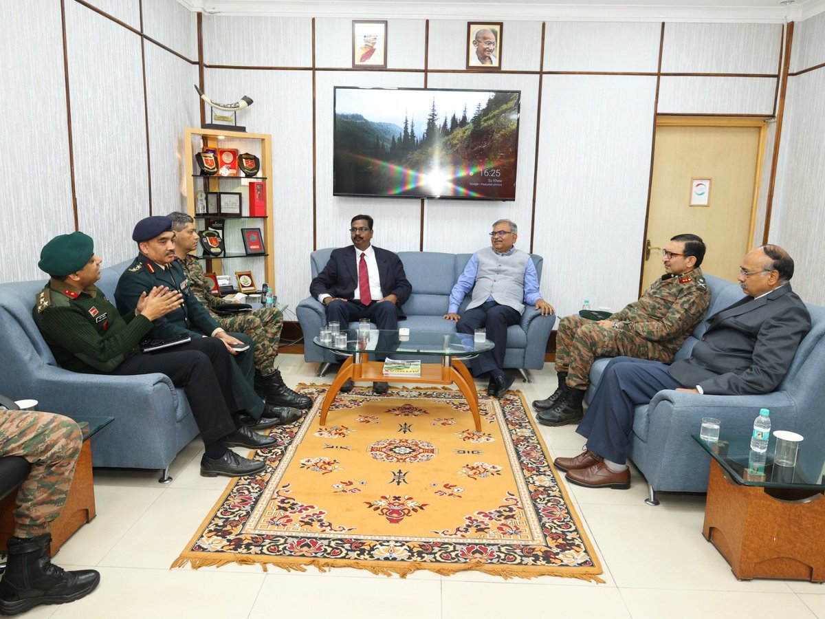 pro_vfj's tweet photo. Director General of DGQA, New Delhi Shri N. Manoharan visted AVNL VFJ on 23 Jan 2025 along with Maj Gen KJ Sarvaiya, ADG(DDTEP), DGQA, Brig Sanjay Mohanti, Controller, CQA(EW), Secunderabad. Officers of CQA(W), Jabalpur were also present. VFJ was honored to welcome the DG DGQA and the team during their visit, where CGM Shri Sanjeev Kumar Bhola and QA Team and had the opportunity to showcase the advanced capabilities of the TrackQ application for quality monitoring. This platform is a key component of our ongoing commitment to enhancing quality assurance through the integration of Industry 4.0 and QA 4.0 initiatives. VFJ also highlighted various projects that are driving innovation and operational excellence in line with the evolving demands of modern manufacturing and quality management. VFJ look forward to continuing its journey of digital transformation and quality leadership. #AVNL @AVANI_PR #CMD @sanjaydwivedi28 #DGQA #VFJ #CGM @sanjeevbhola50 #Industry4 #QA4 @DefenceMinIndia @DefProdnIndia @SpokespersonMoD