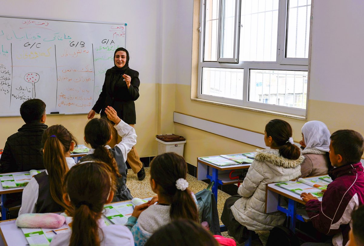 UNHCRIraq's tweet photo. On #EducationDay, we celebrate:

👏Refugee children who overcame challenges to continue their studies. 
👏Refugee teachers who are working alongside Iraqi teachers.
👏@Kurdistan policies that include refugee children in public schools. https://t.co/cH6WQftJF5