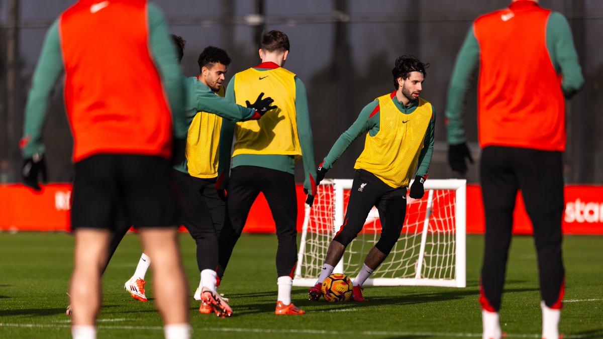 LFC's tweet photo. Shots from today's session 📸 https://t.co/kRqKCrQzUq