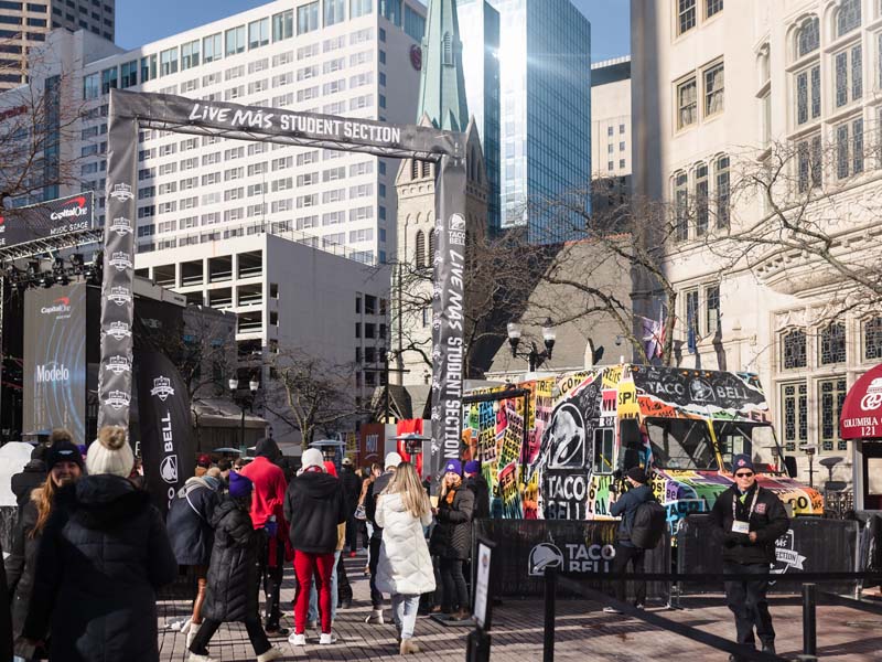 neuconcepts's tweet photo. Taco Bell envisioned an energetic and immersive environment that aligned with its “Live Más” mantra. Learn more about this activation: https://t.co/yYtBiGzaqn https://t.co/Y9MA7Y0X3x
