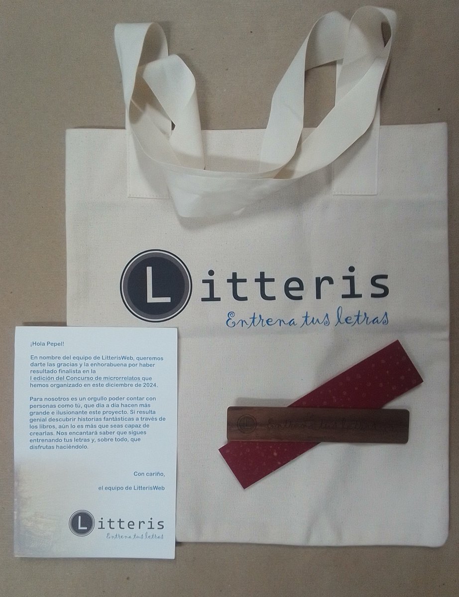 PepeelCura1's tweet photo. Esta mañana me ha llegado este detallazo de @LitterisWeb por quedar finalista en su concurso navideño. ¡Ole!
¡Muchas gracias, por el regalo y por el disfrute diario de vuestros retos!😊😘 https://t.co/PlpMyZgfiA