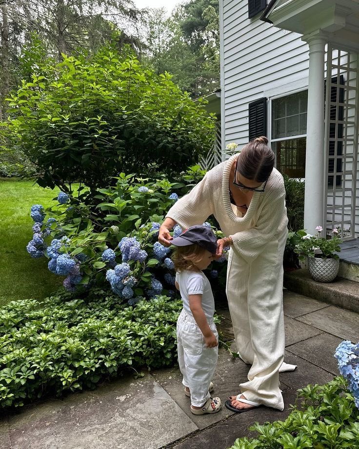 Ada Lluch tweet media