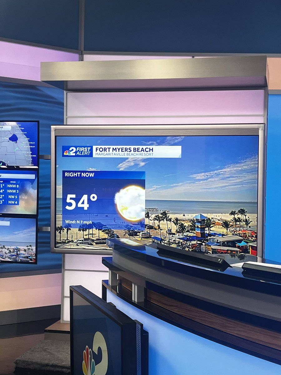 ElyseChengery's tweet image. This view of Fort Myers Beach looks beautiful but look at these temperatures!!! Chilly chilly Florida ☀️🌴