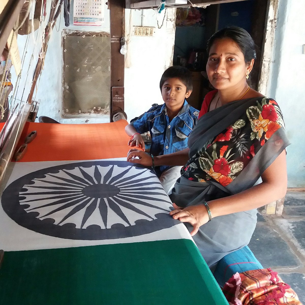 Unique handloom national flag (8× 12) woven with thread knitting on the loom, including the seamless Ashoka Chakra, is a rare national flag that the government should recognize, sir.The Thirty National Flag, which has been experimenting for four years.Check it out sir <a href="/PMOIndia/">PMO India</a>