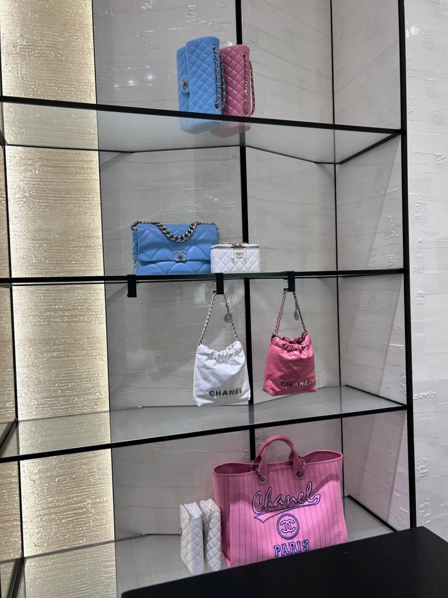 njsph's tweet image. There is beauty in every moment because we find happiness in ourselves❤