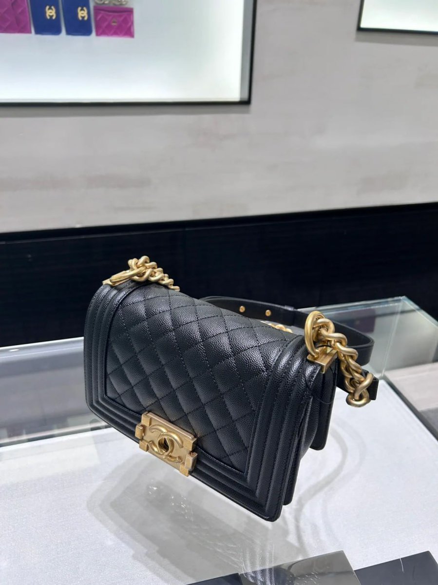 njsph's tweet image. There is beauty in every moment because we find happiness in ourselves❤