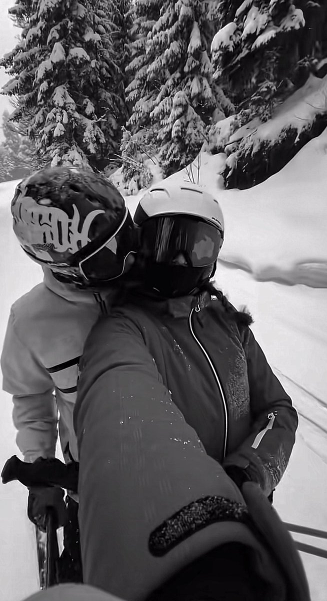 _lo0f's tweet photo. Could be us🤍 https://t.co/8lMYfBCosV
