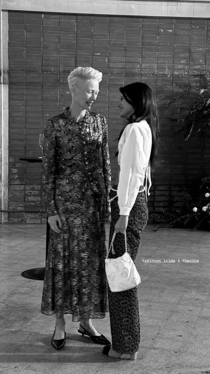 beckyEUROP's tweet image. #tildaswinton with @AngelssBecky 💗
@chanel ambassador and friend 👏

REBECCA IN VR BY CHANEL
#ChanelVRxBecky
#beckysangels