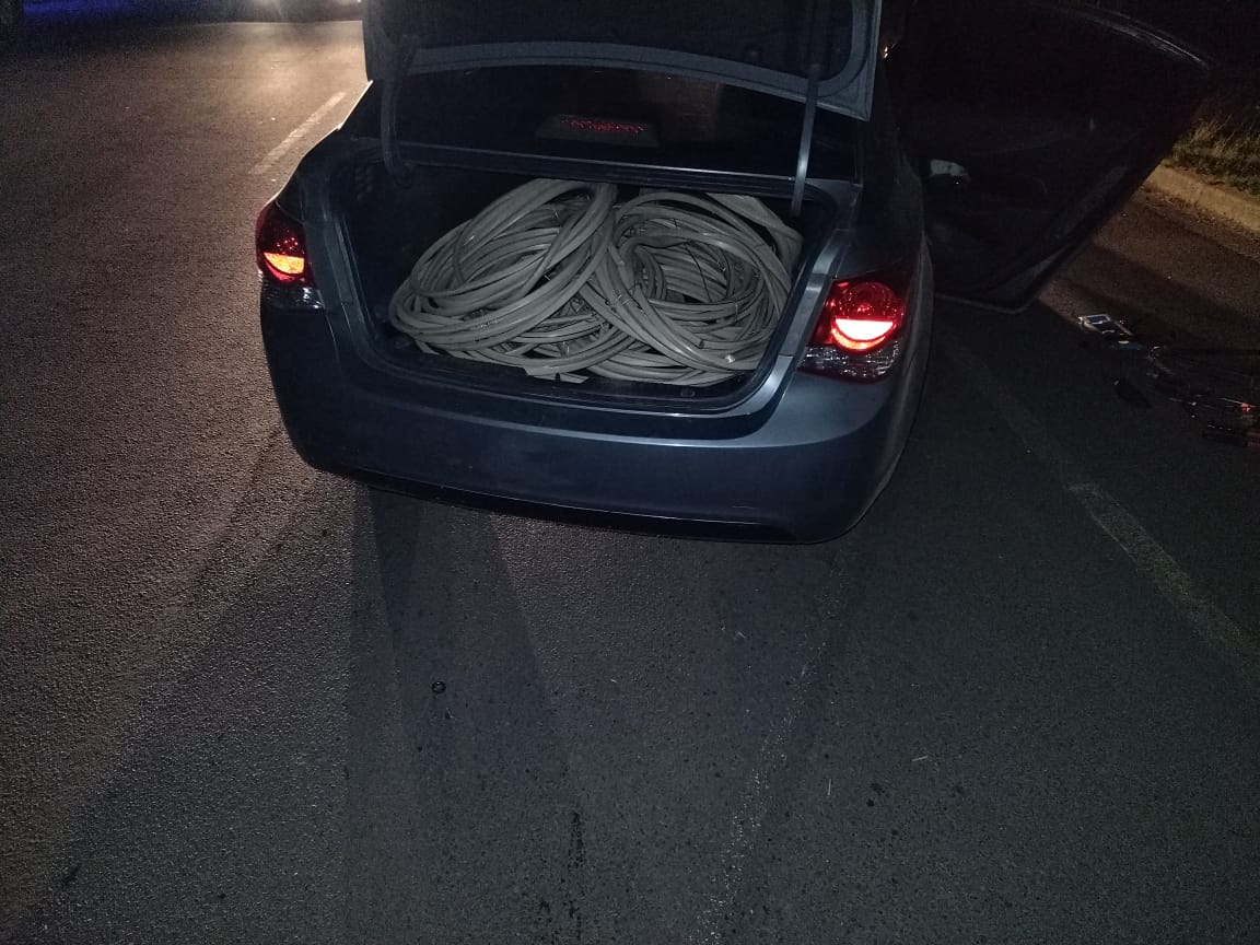 _ArriveAlive's tweet photo. High-speed chase leads to recovery of copper cables https://t.co/cnDgPvFUrc
#ArriveAlive #HighSpeedChase #CopperCables @SAPoliceService https://t.co/qW5BqUGJPw