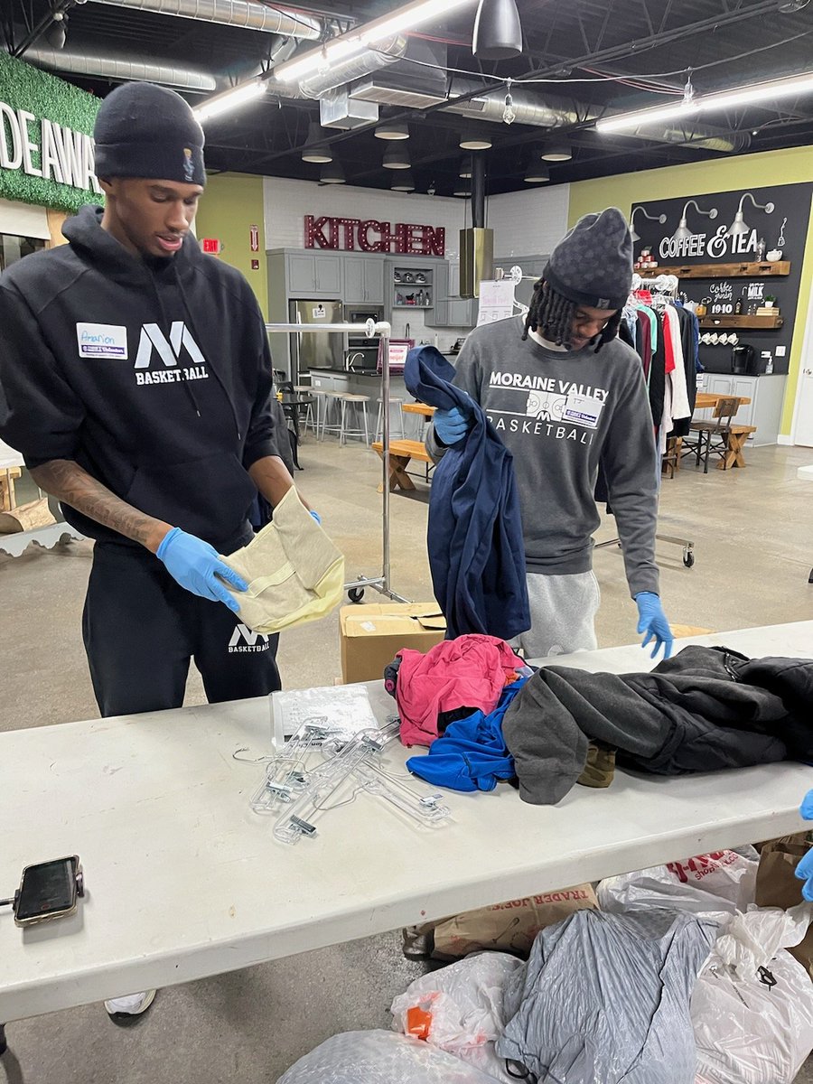 MoraineValleyAthletics (@mvcyclones) on Twitter photo Last week, Cyclones men’s #basketball <a href="/MVCC_Hoops/">Moraine Valley Men’s Basketball</a> volunteered at The Bridge Teen Center <a href="/TheBridgeTC/">Bridge Teen Center</a>. They sorted 131 bags of donations in two hours! That's what we're talkin' 'bout! #CyclonesDoingGood #GoCyclones #mvcyclones Last week, Cyclones men’s #basketball <a href="/MVCC_Hoops/">Moraine Valley Men’s Basketball</a> volunteered at The Bridge Teen Center <a href="/TheBridgeTC/">Bridge Teen Center</a>. They sorted 131 bags of donations in two hours! That's what we're talkin' 'bout! #CyclonesDoingGood #GoCyclones #mvcyclones