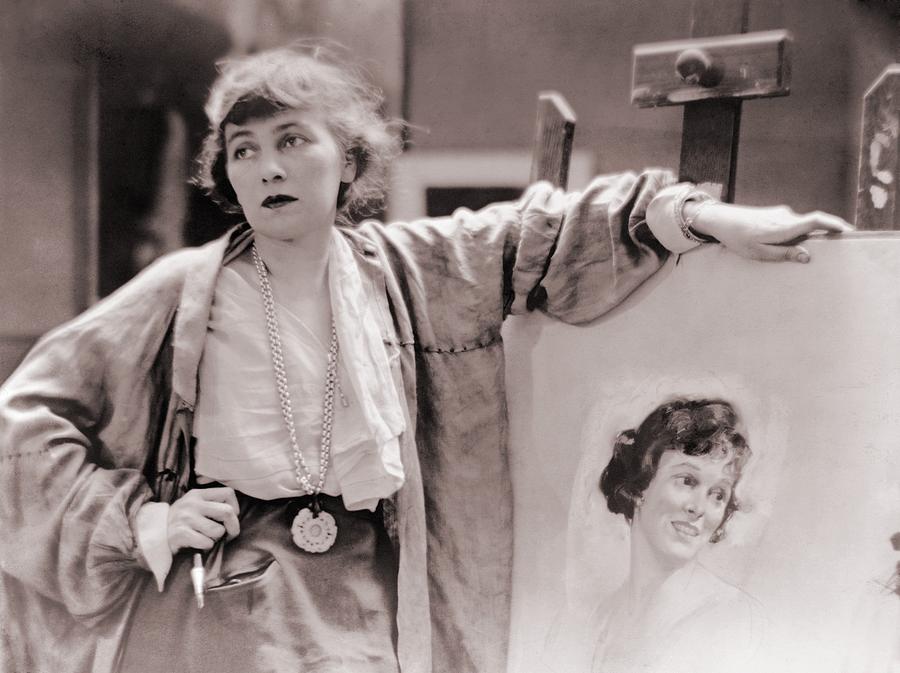 El 24 de enero de 1888 nacía la ilustradora estadounidense Neysa Moran McMein. Estudió en la Escuela del Instituto de Arte de Chicago y en la Liga de Estudiantes de Arte de Nueva York y pronto empezó a trabajar para una firma de sombreros como diseñadora. Sus ilustraciones 🧵👇