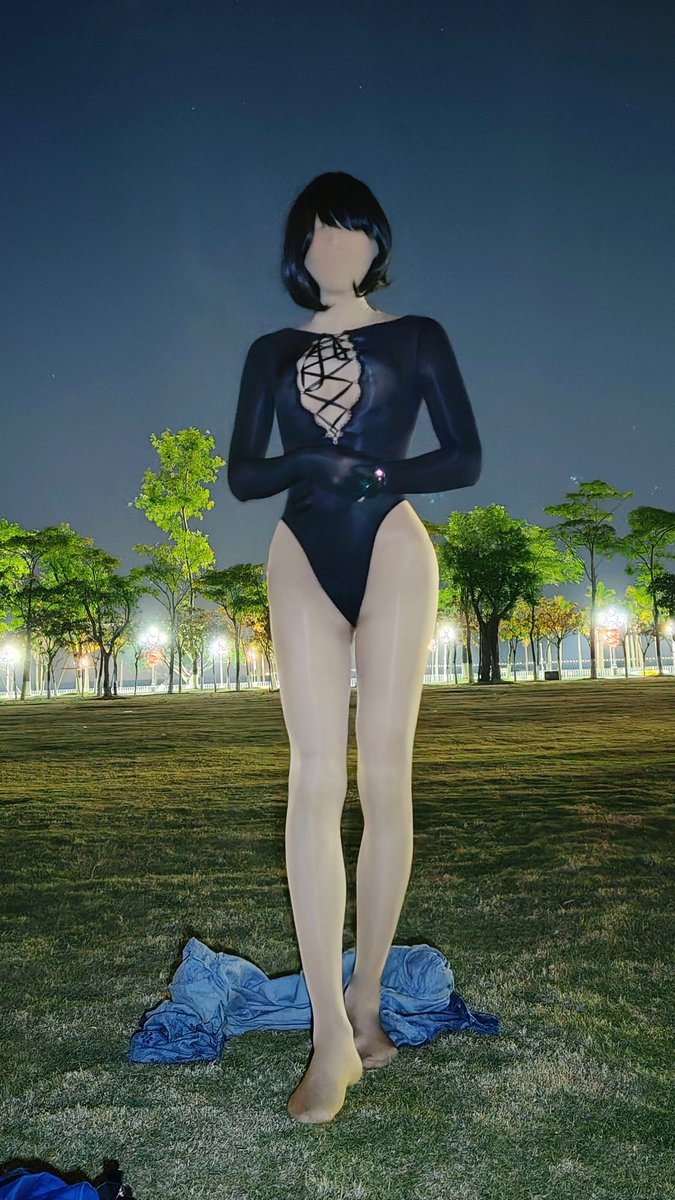 1月25日丝袜娃娃版本调整：
头部大小缩小10%，并减少了脸部可见度，以更符合设定。
脖子粗细减少50%，因颈部套了几层丝袜导致肿胀。
手臂肌肉减少5%，看起来更协调了。
腰部缩小20%，相比上个版本胖了10斤。
胯部增加10%，看起来更圆润。
以上就是这次版本更新的公告。
感谢关注！新年快乐！新春如意！