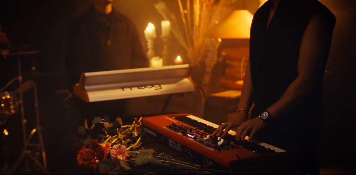 les concepts sont originaux, la tenue tabasse, elle vient te caler du jazz et de l’afro pop en 2025 à l’ère où tous les sons se ressemblent dans ce pays, vous me la faites percer celle là