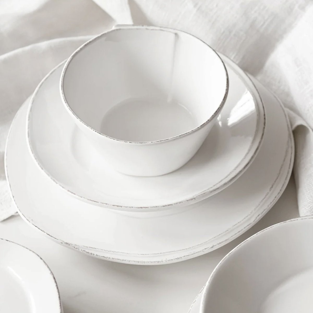shopcbdecor's tweet image. 20% OFF @shopcbdecor Rustic yet chic, the Lastra Italian Stoneware Dinner Plates will make a clean and sophisticated addition to your table setting. Irresistibly Italian! shop.casabelladecor.net/vietrilastrawh… FREE SHIPPING ON ALL ORDERS! #dinnerware #tabletop #plates #kitchenessentials #dishes