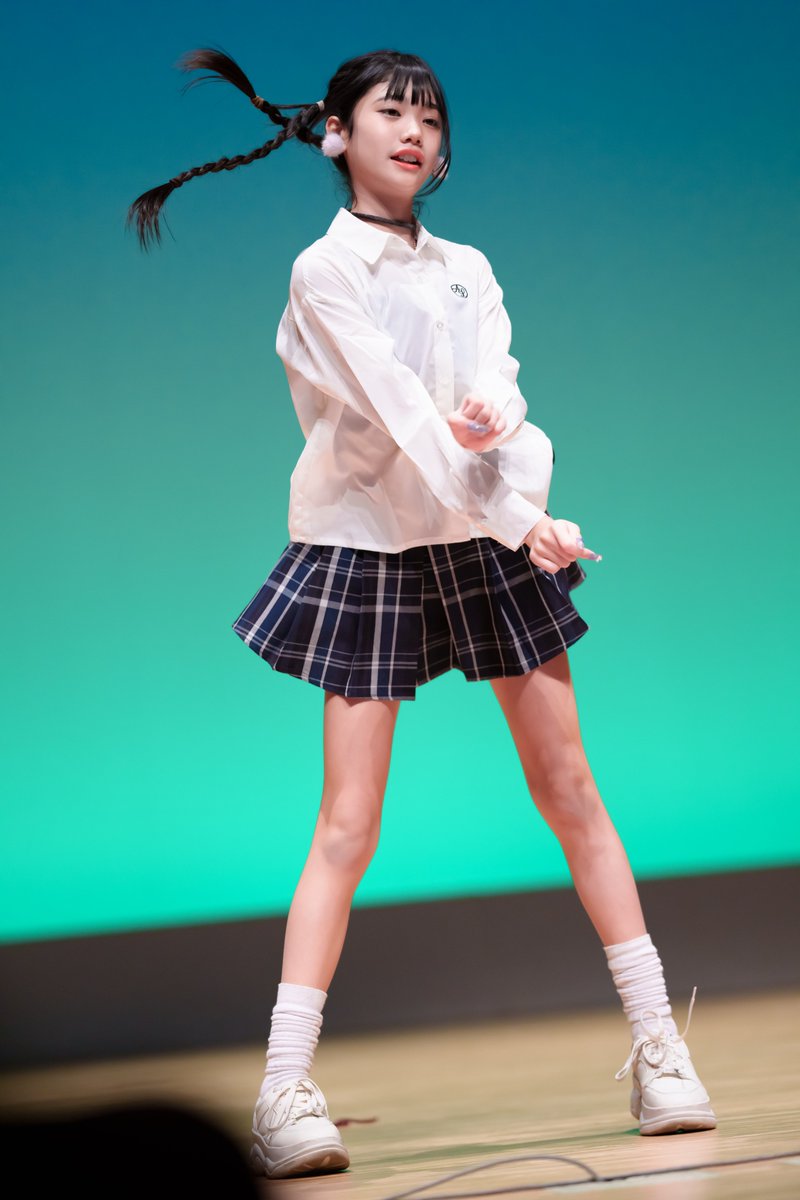 nijikaちゃん🤍🫧はいったい何処から脚が生えているの!!』某南国美少女