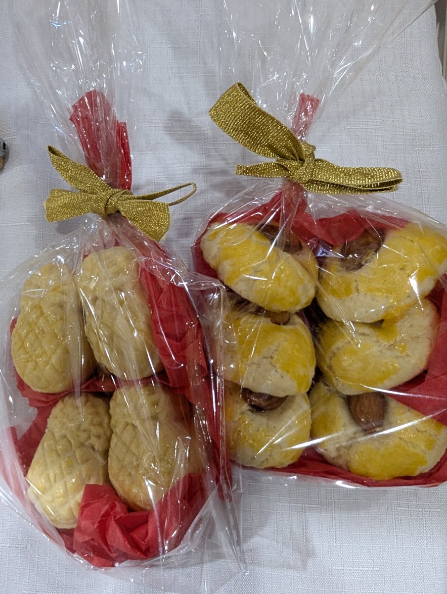 It is going to be another beautiful day out for tomorrow's (Saturday) market. 

As per usual we will be open from 9-1 at the Native Sons Hall .  It is the end of January and we still have fresh produce available!