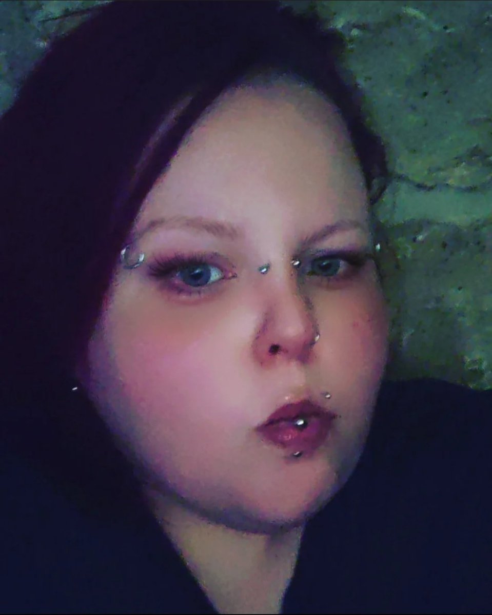 I'm no ones first choice but Pansexual Southern Woman 
4'11 Natural Blonde Blue Eyes 
A+ ♌ thicc Adorable southern accent I cook clean &amp; take care of partners old school style. 11 tattoos 6 ear piercings 7 facial piercings Yeah I have a past and D.I.D but sugs #imdone #takeme