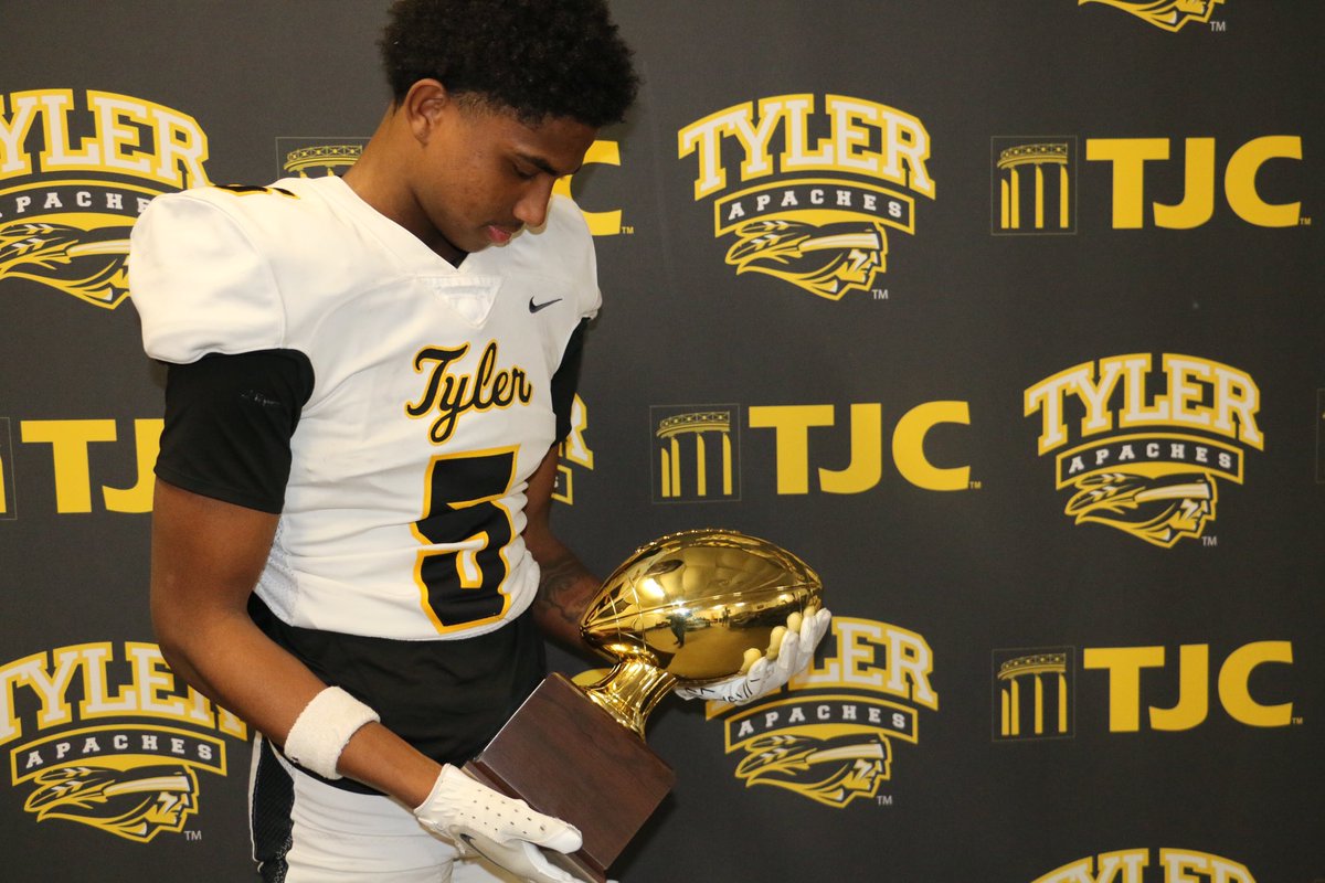 100% Committed #apaches <a href="/CoachTLouis/">Terrence Louis</a> <a href="/BradyDavis10/">Brady Davis</a>