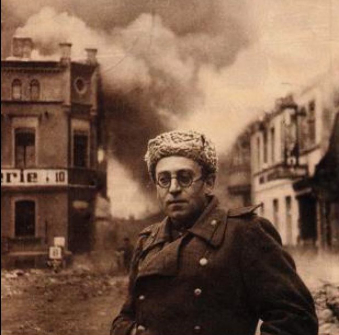 ReidEdwardII's tweet image. Even Soviet Jews who were not friendly to Catholic Poles, like lilya Ehrenburg &amp;amp; Vasyly Grosman gave credit to Riva Schinder's statement

"in general, it must be said that in those difficult days the friendship between the Polish and Jewish peoples burned particularly brightly"