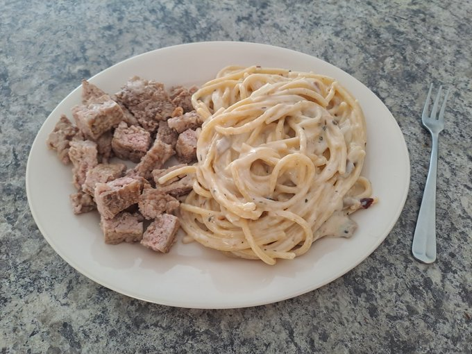 haverfor887's tweet photo. Anyone craving some? homemade Pasta Alfredo and cubed Port Steak!🍝 https://t.co/XHKzuS4a00