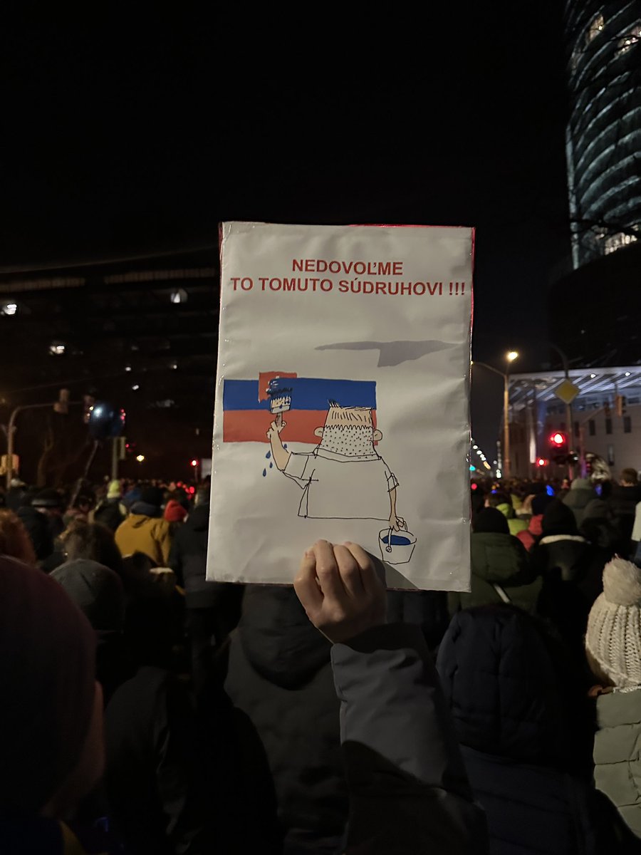 fpetko's tweet photo. Bratislava nie je Moskva. 
Slovensko je Európa🇪🇺🕊️.
Dnes 60.000x nádej na slušnosť, slobodu a prosperitu. Ďakujeme✌️ https://t.co/BdDb0IZ5Lg