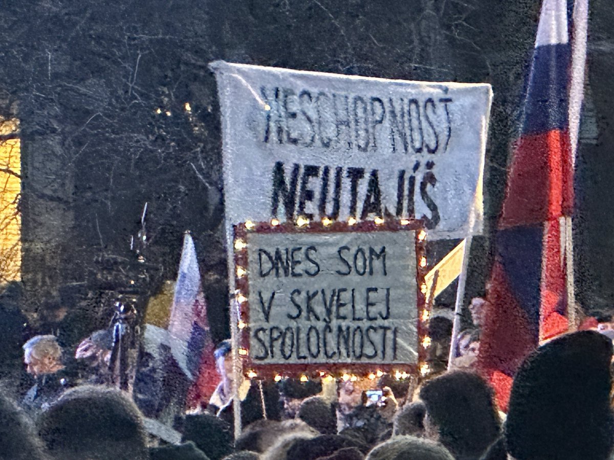 fpetko's tweet photo. Bratislava nie je Moskva. 
Slovensko je Európa🇪🇺🕊️.
Dnes 60.000x nádej na slušnosť, slobodu a prosperitu. Ďakujeme✌️ https://t.co/BdDb0IZ5Lg