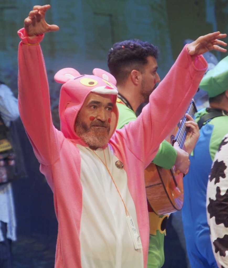 CarnavalCosas's tweet photo. Un nota de Valladolid: "A ve voy a pone lo de las chirigotas esas de Cadi que han dicho en Zapeando que están mu simpáticas"

Las chirigotas esas de Cadi: https://t.co/LTqRqoiOS8