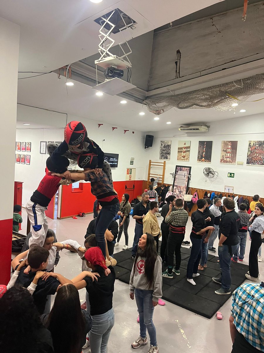 Xicots's tweet photo. 🚨🎉 Arranquem motors!🎉🚨

Avui han començat els assajos de Canalla i l’assaig Escola i no podem estar més emocionats pel que ens espera aquesta temporada. La temporada 2025 promet ser màgica i volem que TU en siguis part! 💪🔥 https://t.co/ZJTOycGhNX