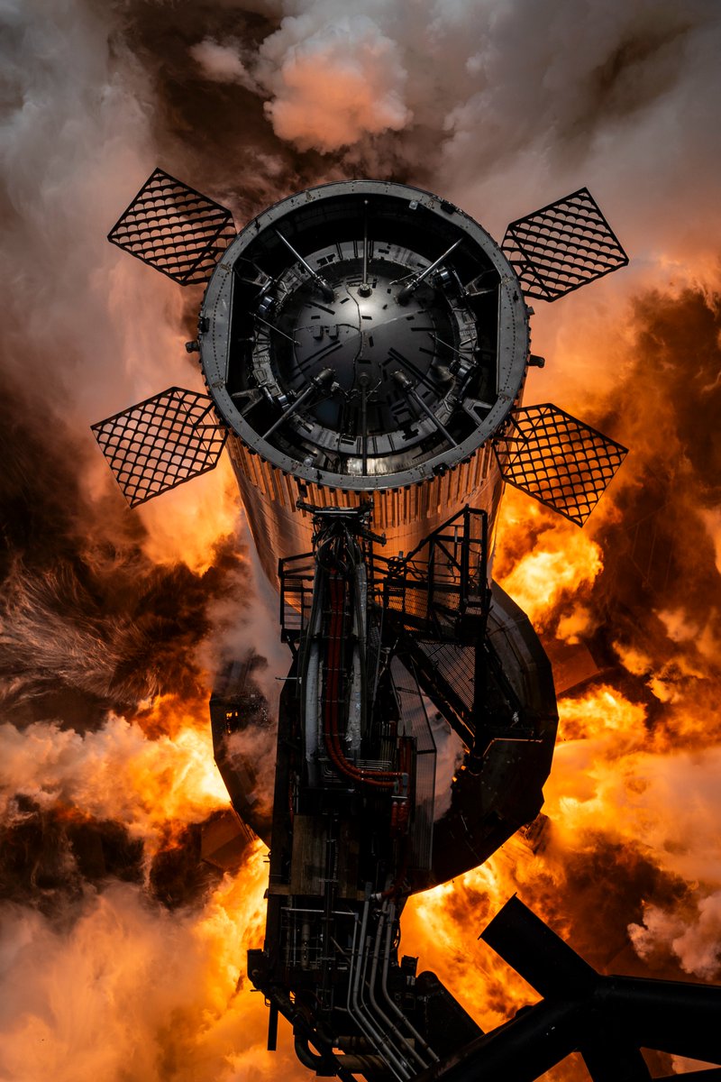 DimaZeniuk's tweet photo. Static fire of Super Heavy booster 🤯🔥 https://t.co/7TjhlBiTQR