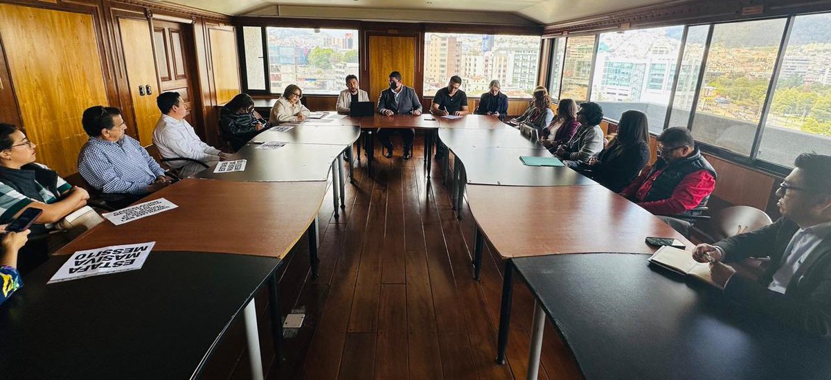 DEFENSORIAEC's tweet photo. Un equipo del Mecanismo de Personas Usuarias y Consumidoras de la #DefensoríaDelPueblo convocó por 2da ocasión a peticionarios y representantes de Buen Plan S.A y Globalentertainment S.A.S. a una audiencia pública para tratar la suspensión del evento Messi 10 by Cirque du Soleil. https://t.co/JGng4byEmv