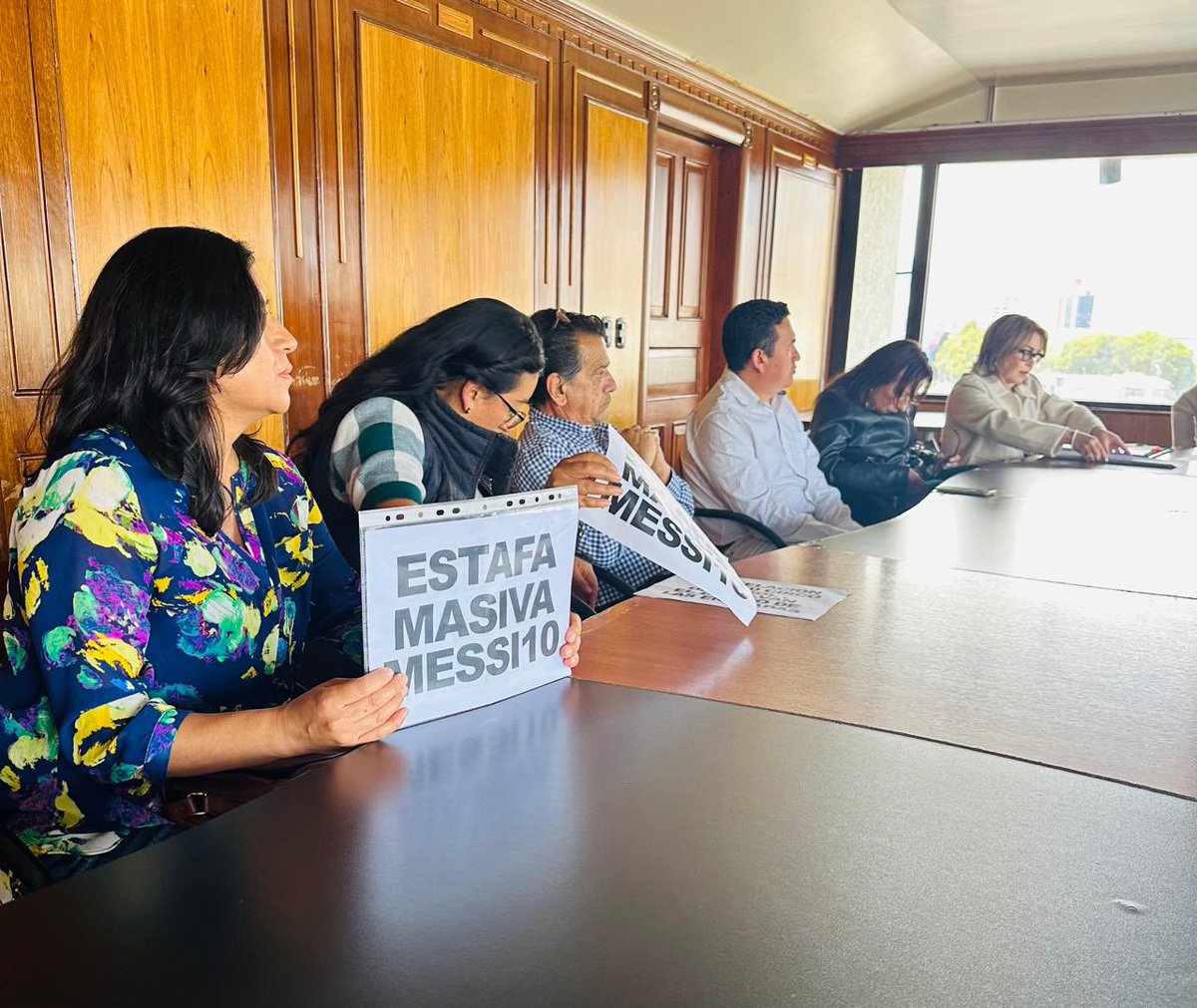 DEFENSORIAEC's tweet photo. Un equipo del Mecanismo de Personas Usuarias y Consumidoras de la #DefensoríaDelPueblo convocó por 2da ocasión a peticionarios y representantes de Buen Plan S.A y Globalentertainment S.A.S. a una audiencia pública para tratar la suspensión del evento Messi 10 by Cirque du Soleil. https://t.co/JGng4byEmv