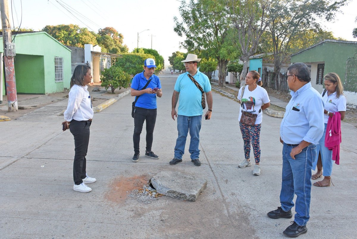 EmduparESP's tweet photo. Desde muy temprano nuestro agente especial José Luis Palomino llegó a Mariangola para atender el llamado que le hizo la comunidad a través del Concejal Alex Thomas, debido a su problemática sanitaria. #EmduparSomosTodos https://t.co/FxOP0LIen1