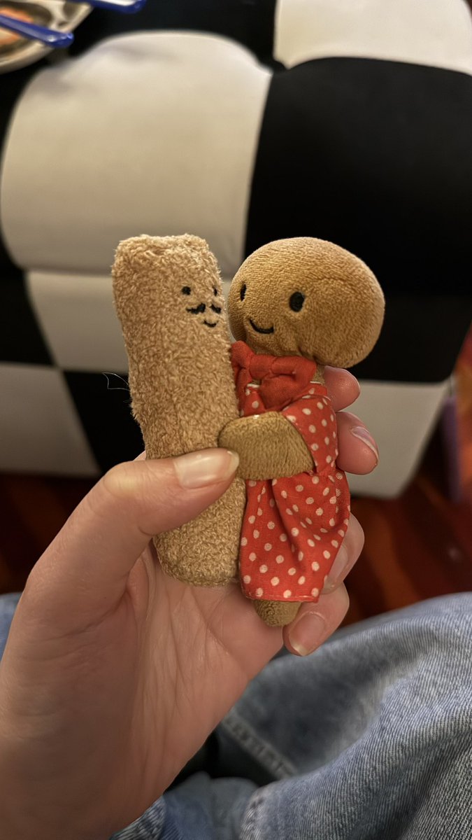 zoë bread tweet media