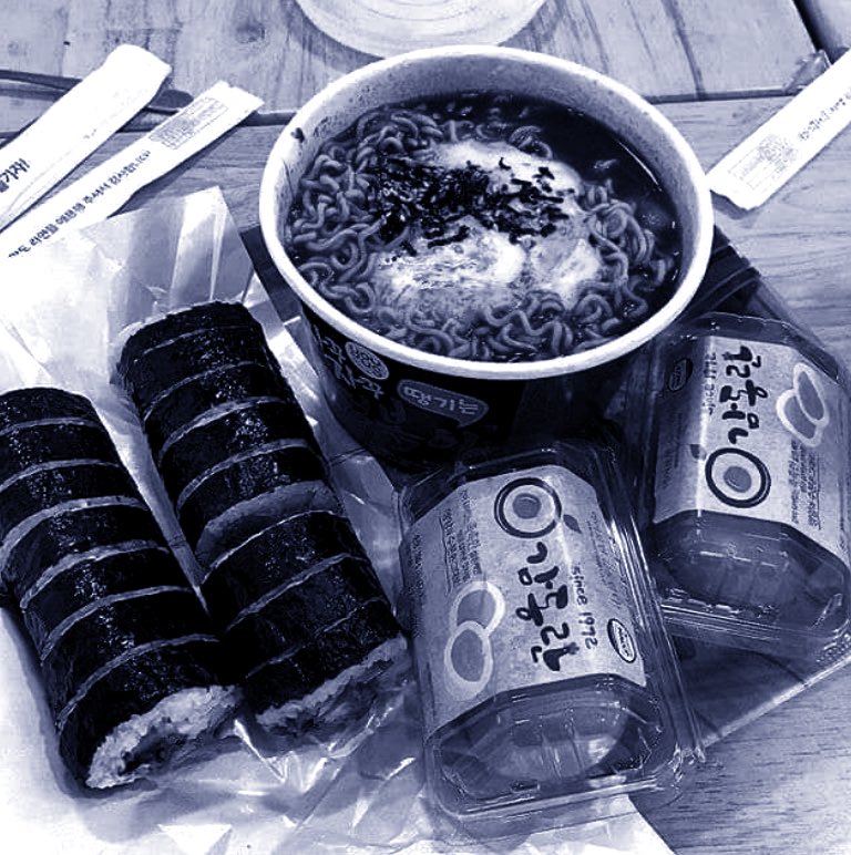dei uma pausa nos estudos pra poder ir comprar uma comidinha, tava morrendo de vontade de comer uma comida de conveniência 🤌🏻🤌🏻
