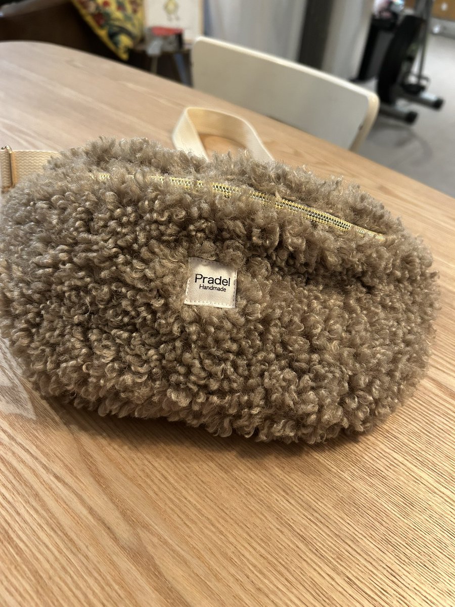 Me_Execution's tweet photo. Ma cousine crée et vend des bananes selon vos coloris et modèles, si vous êtes intéressés faites moi signe :) #pradel #clarisse https://t.co/1cMcq9PITS