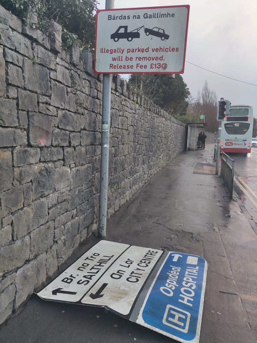sian_acton's tweet image. Hey frens we hope everyone is ok after the storm. Family in Ireland sent us these pics today. The wind was so bad it uprooted trees and blew signs and lamp posts down #StormÉowyn #keepsafe