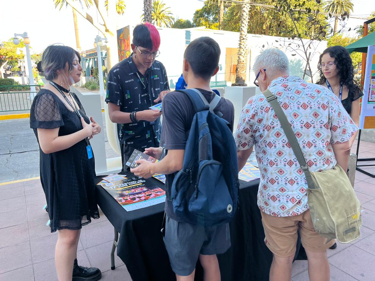 Nos encontramos un nuevo año en la Inauguración del 17° Festival de Cine Chileno #FECICH 📽️ en el Teatro Juan Bustos a unos pasos de estación Quilpué 🚆.
Revisa la cartelera y disfruta de cada función.