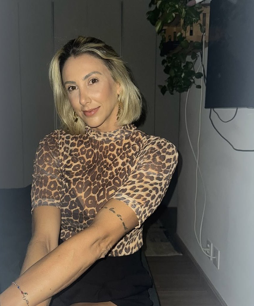 lollapaloola's tweet photo. não tá escrito o tanto que essa mulher é linda 🤎 https://t.co/1qwXn7u5sq