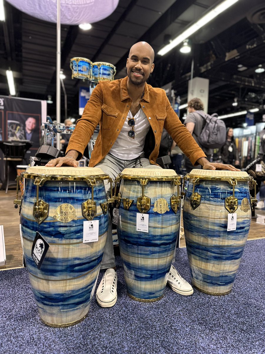 tocaperc's tweet photo. Anthony Almonte with his New “NEPTUNE” Signatura Series.

#tocapercussion #somosfamilia #justplay #drumsforeveryone #neptune #anthonyalmontesignatureseries #namm2025 #thenammshow https://t.co/xR8hVnnnIT