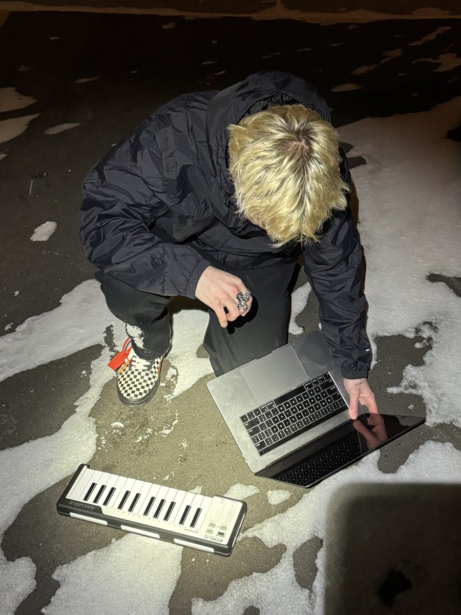 new song out now 📲
linktr.ee/mindysounds