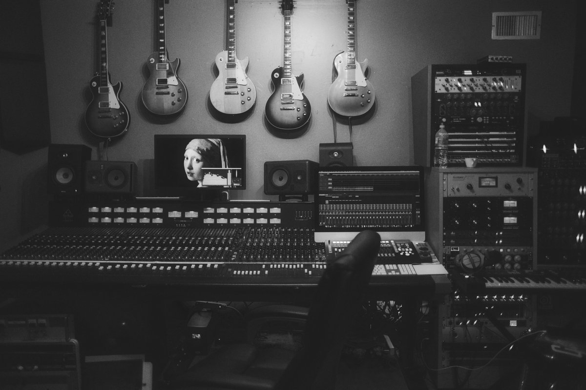 MusicLawPro's tweet photo. Working on a project with an artist and/or producer and not sure how to clarify your obligations? We can help! Find out more: Link in bio. 

#MusicIndustry #MusicIndustryNews #MusicLawyer #EntertainmentLawyer #MusicProducer  #Music #Entertainment #Contract #ProducerAgreement https://t.co/bbSQDC0ngf