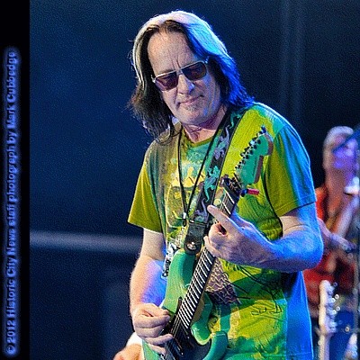 toddrundgren174's tweet photo. ❤️😊🎸 https://t.co/58cvypkiPI