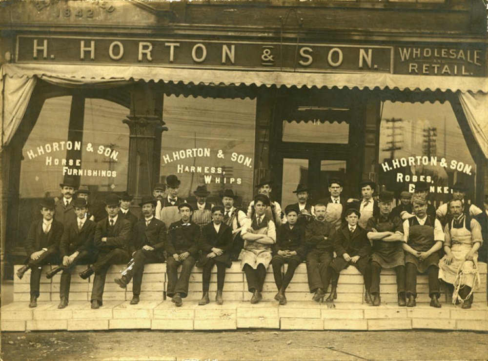 AtlProvHistory's tweet photo. H. Horton &amp; Son, Horse Furnishings, 11 Market Square, Saint John, New Brunswick. 1905. 

#SaintJohnNB

https://t.co/AigS7Znqwc https://t.co/fVTyR6CCFH