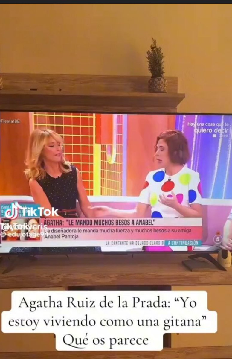 Valiente berenjenal en el que se ha metido Agatha Ruiz De La Prada. 
#DeViernes